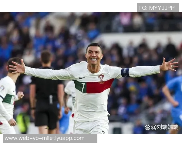 C罗40岁后依然状态火热本赛季已打入30球展现顶级实力 C罗40岁后依然状态火热本赛季已打入30球展现顶级实力