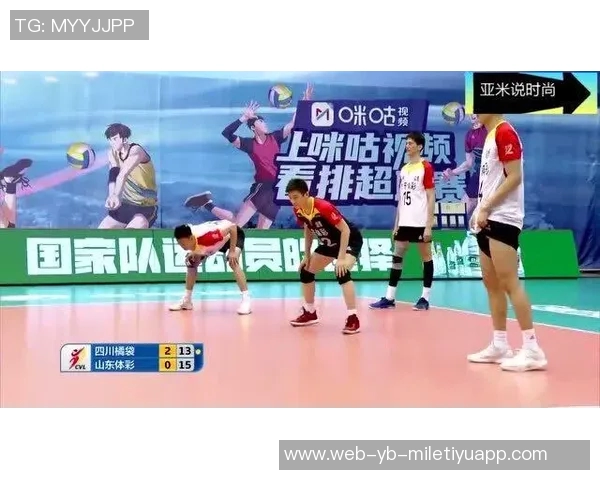 老鹰社交媒体发布独家推送网红举牌女郎MarissaAyers现场观赛引关注