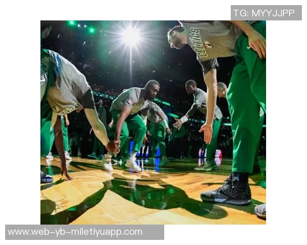 布朗谈场下观赛感受与獭兔默契配合的全新体验