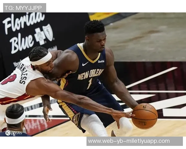 锡安随队客战迈阿密前夕探访Unrivaled联赛并进行训练活动